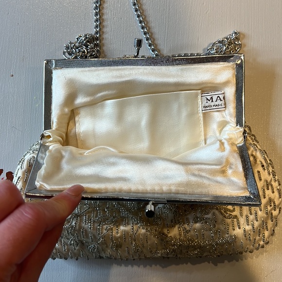 ๐HP๐Vintage Magid cream & silver beaded clutch w/chain - Picture 3 of 6